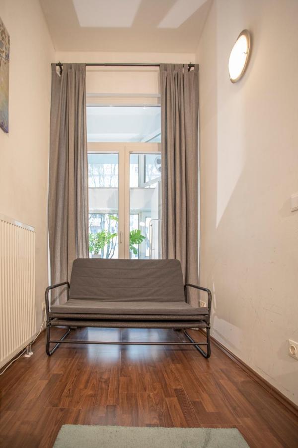 Deluxe City Center Studio