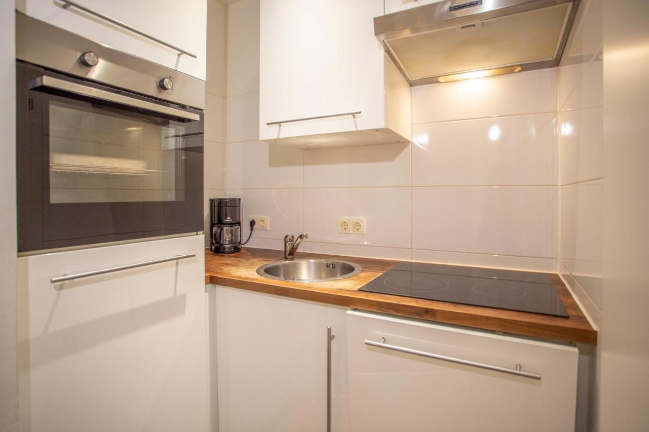 Deluxe City Center Studio Apartment *