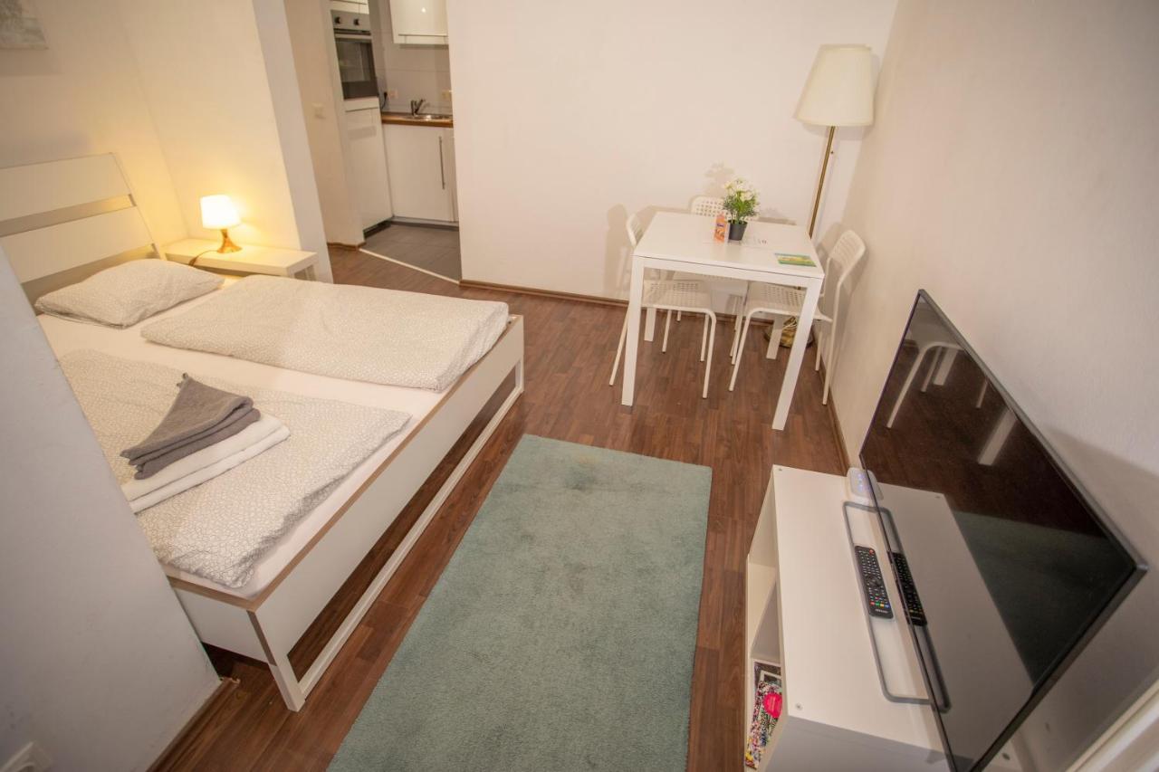 Deluxe City Center Studio Apartment *