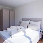 Moderne Wohnung Mit Terrasse
