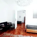 Grosses, Helles Vintage Apartment Mit Parkplatz