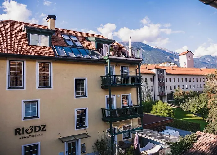 Riedz Apartments Innsbruck- Zentrales Apartmenthaus Mit Gruener Oase