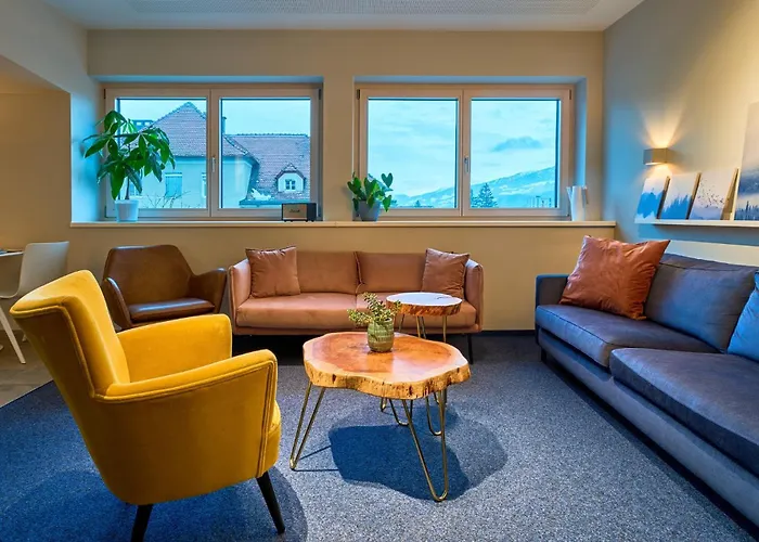 Charmante Wohnung Fuer 2 Personen In Zentrumsnaehe X Privater Parkplatz X Hochwertige Coworking-Arbeitsplaetze Im Haus