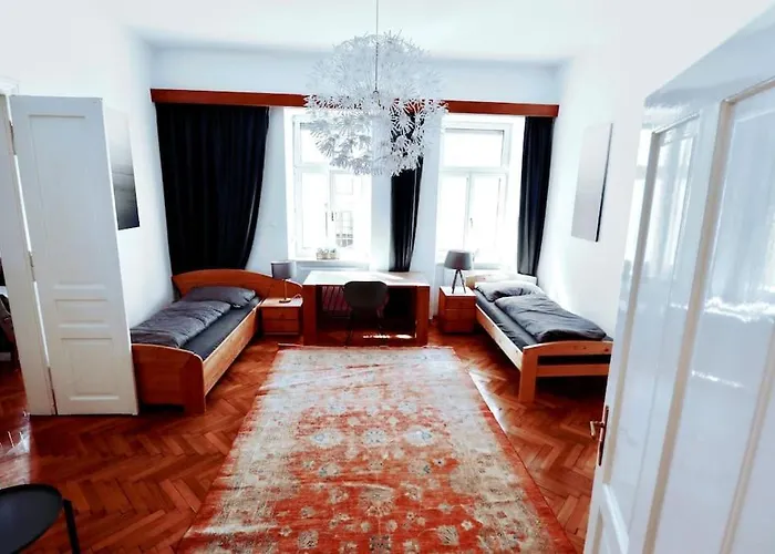 Grosses, Helles Vintage Apartment Mit Parkplatz