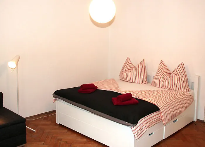 S14 Rooms & Apartments