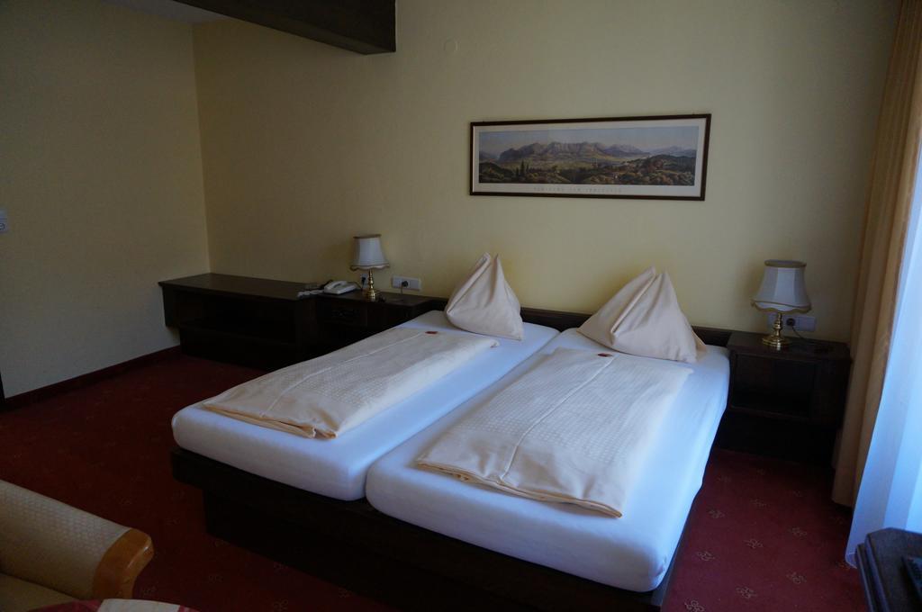 Happ Hotel