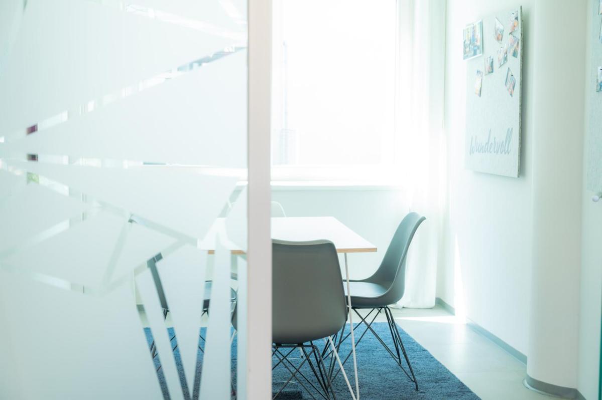 Charmante Fuer 2 Personen In Zentrumsnaehe X Privater Parkplatz X Hochwertige Coworking-arbeitsplaetze Im Haus Innsbruck