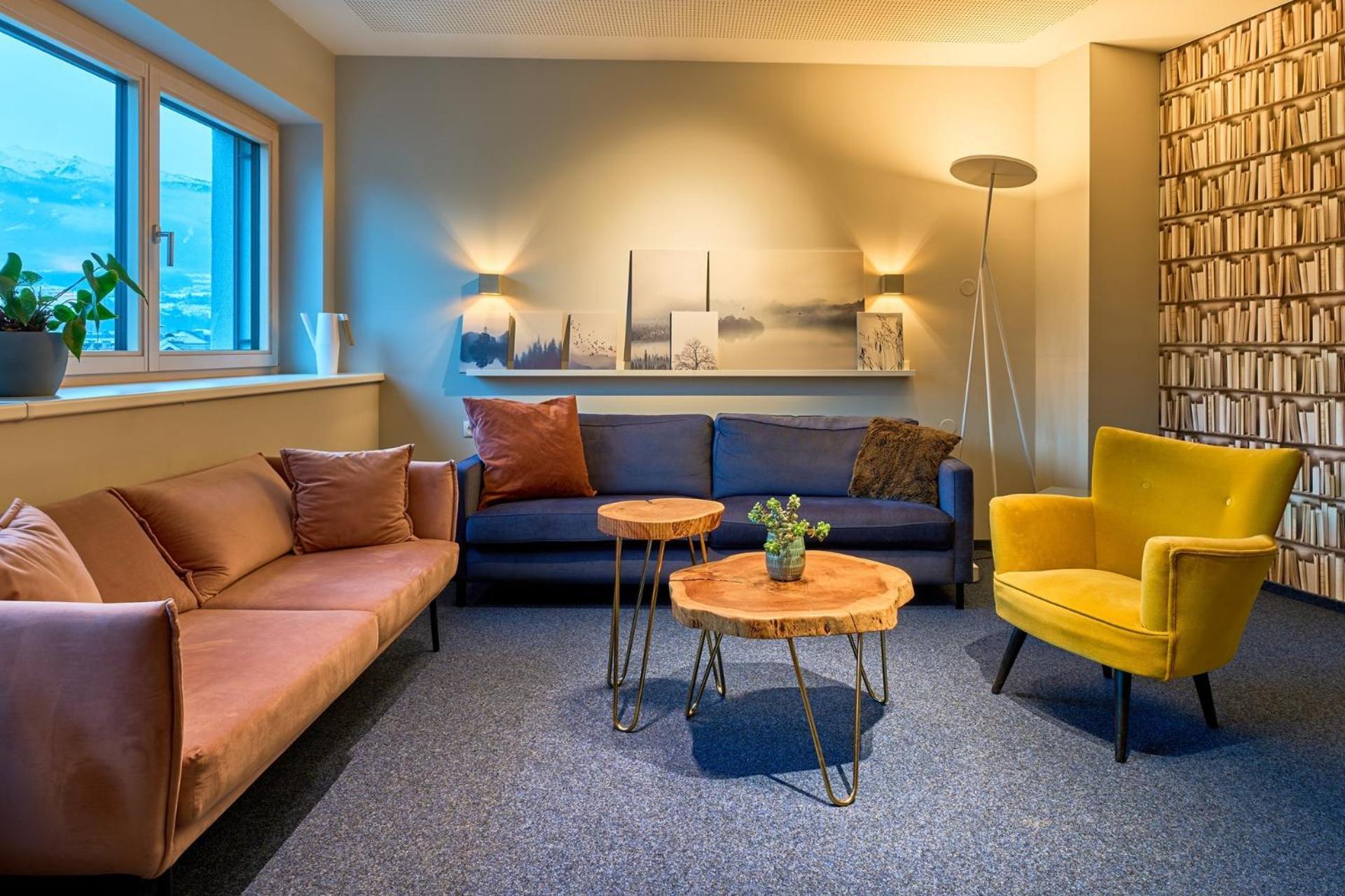 Charmante Fuer 2 Personen In Zentrumsnaehe X Privater Parkplatz X Hochwertige Coworking-arbeitsplaetze Im Haus *