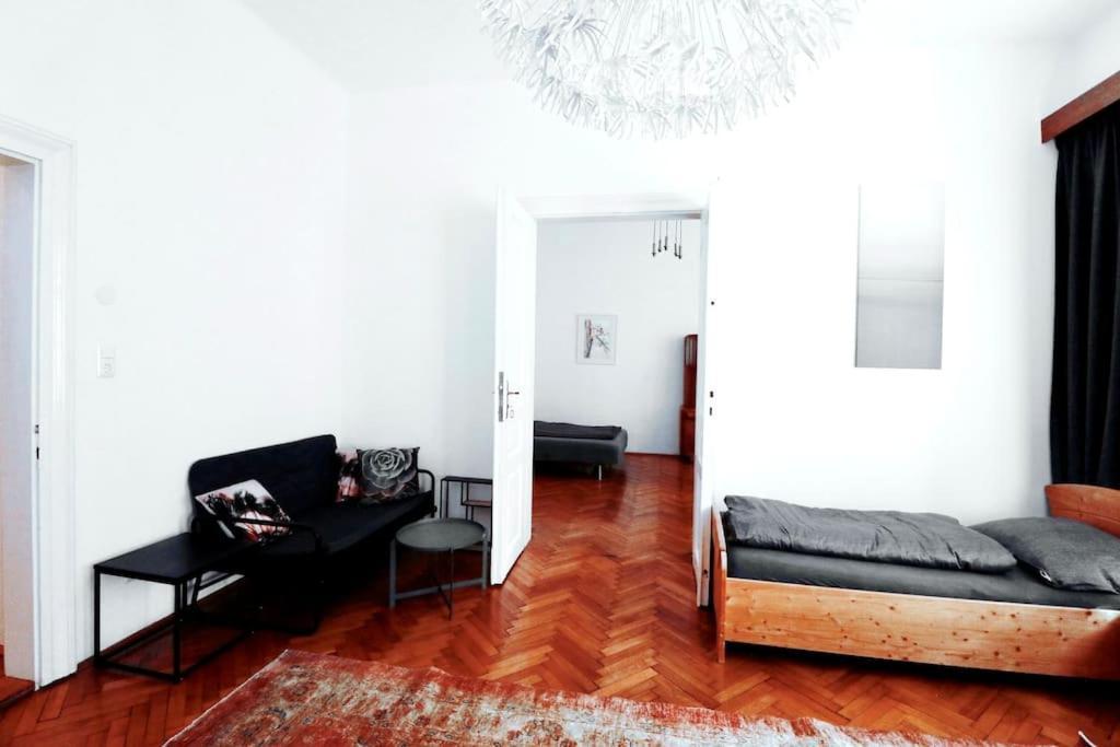 Grosses, Helles Vintage Mit Parkplatz Apartment Innsbruck