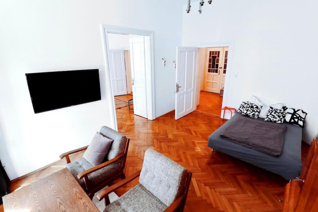 Apartment Grosses, Helles Vintage Mit Parkplatz *
