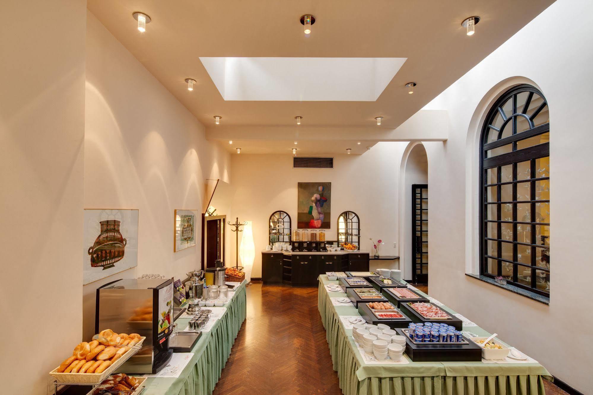 Hotel Central Hotel 4*