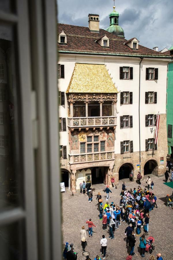 Golden Roof Apartment